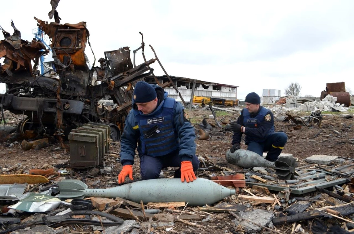 Rus ordusundan arındırılan Çernihiv\'de patlayıcı madde temizliği devam ediyor