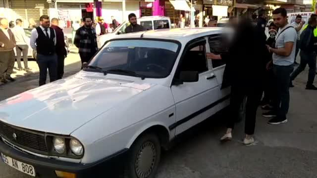 Serik\'te bisikleti otomobille çarpışan çocuk yaralandı
