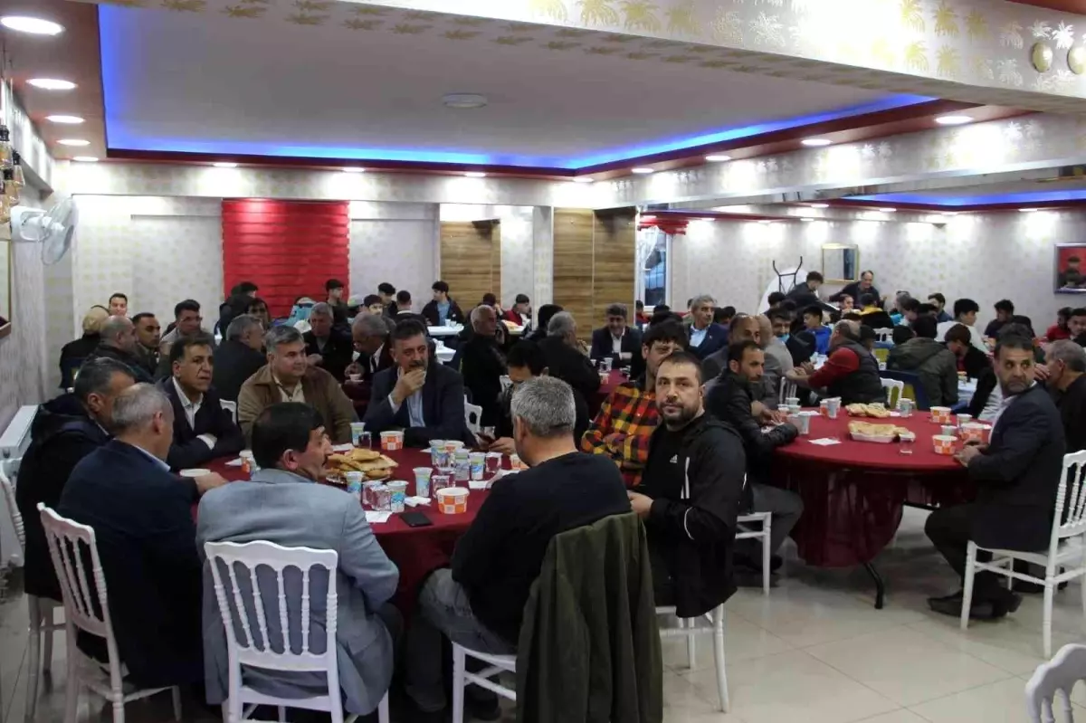 Solhan Spor yönetici ve taraftarları iftarda bir araya geldi