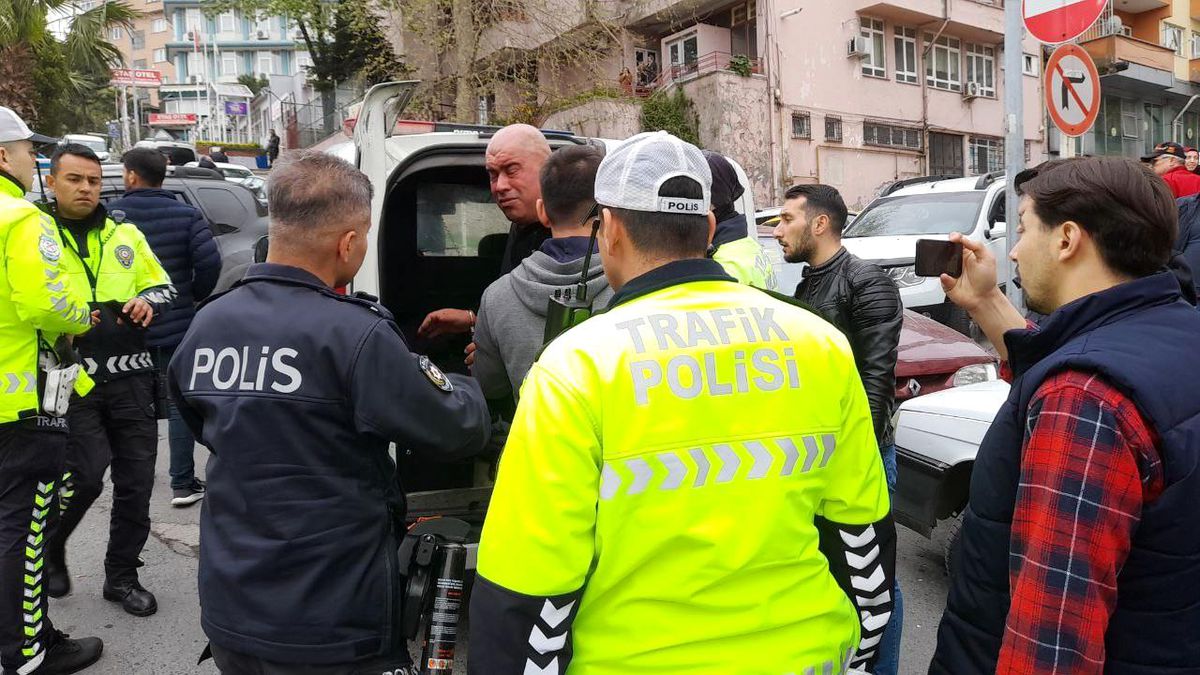 Taksi durağına aracını park eden sürücü gözaltına alındı