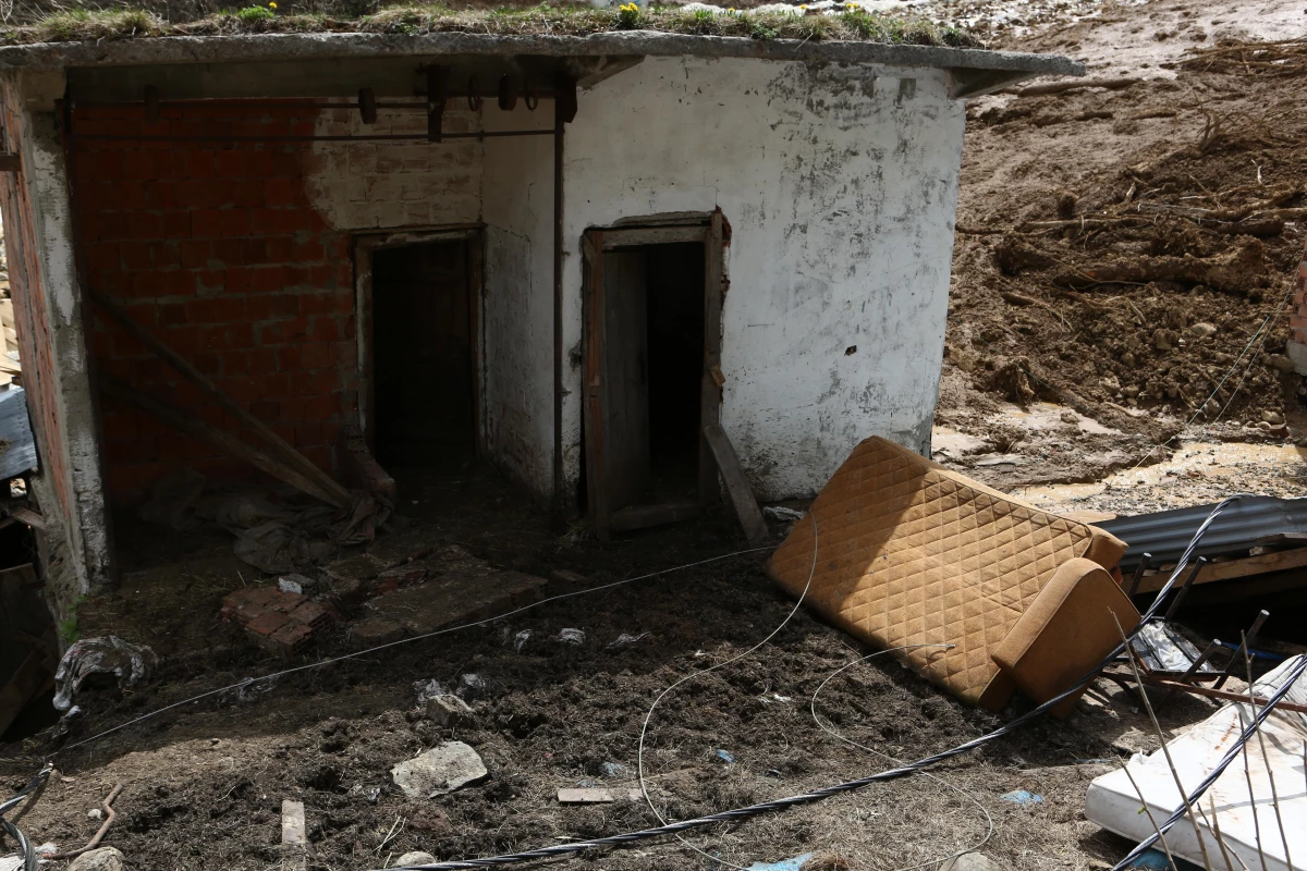 Trabzon\'daki heyelanın ardından başlatılan hasar tespit çalışmaları sürüyor