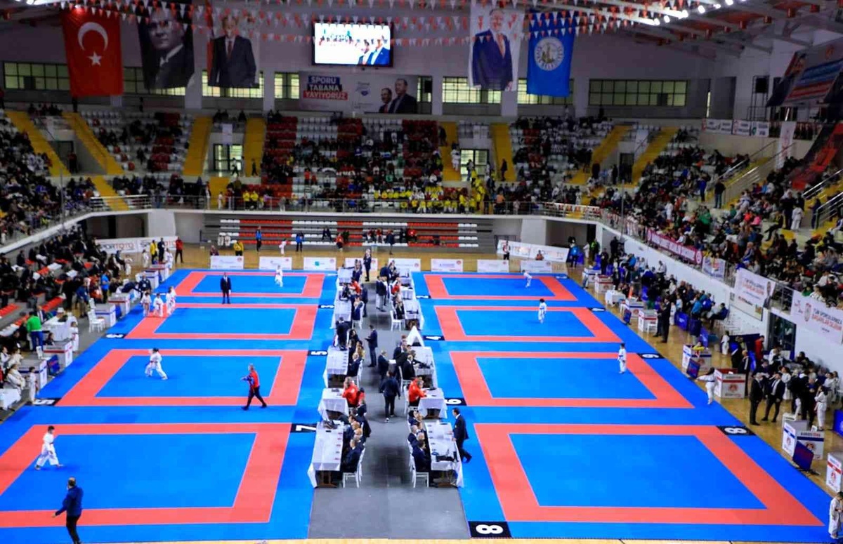 Türkiye Karate Şampiyonası, Sivas\'ta başladı