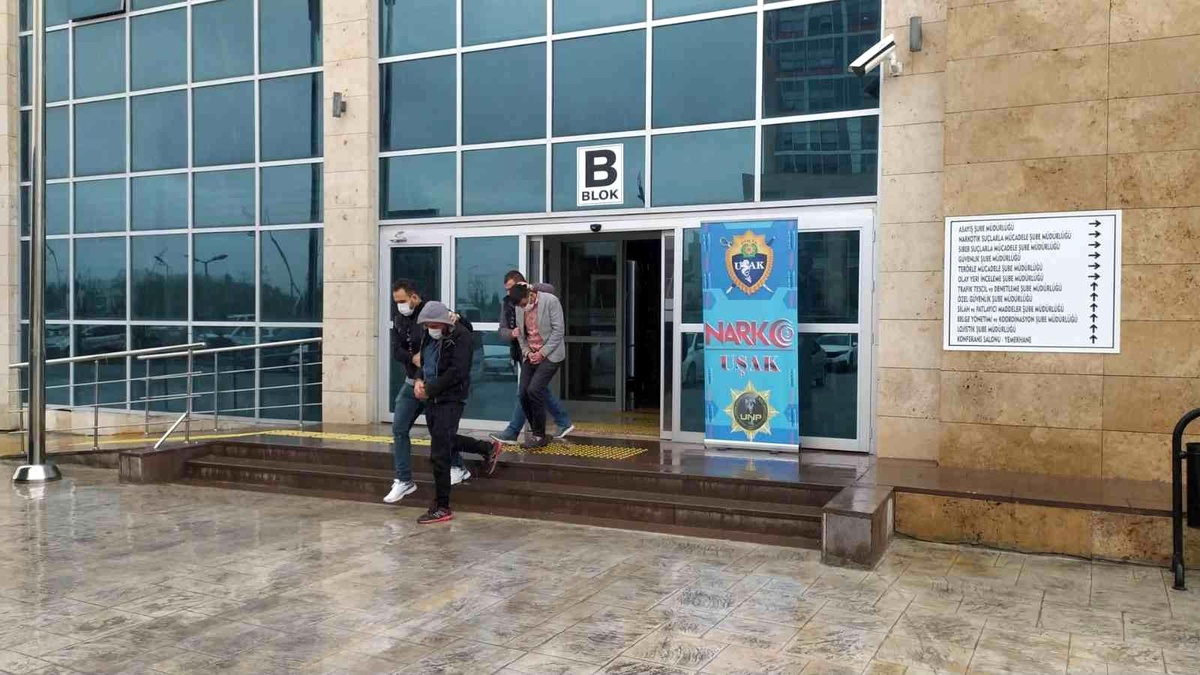 Son dakika haberleri... Uşak\'ta gözaltına alınan 2 uyuşturucu taciri serbest kaldı