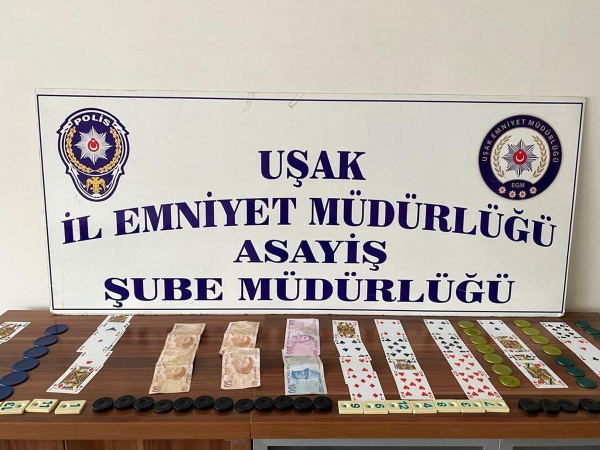 Uşak\'ta kumar oynayan 3 kişiye para cezası kesildi