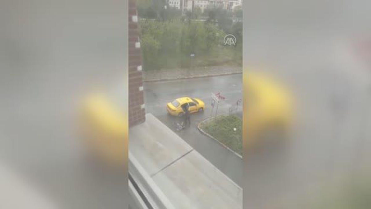 Yabancı uyruklu müşterisini darbeden taksici gözaltına alındı