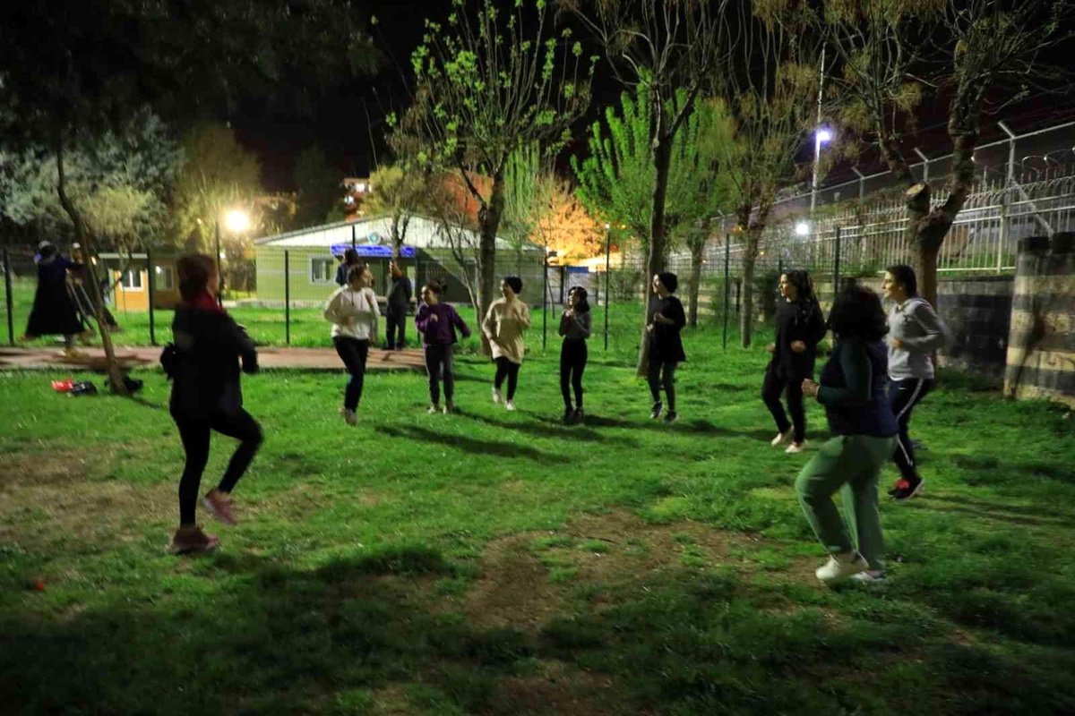 Diyarbakır\'da parklarda sağlıklı yaşam için spor yapılıyor