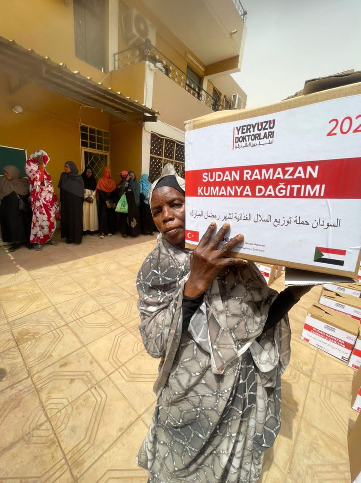 Yeryüzü Doktorları Derneği, Sudan\'da 200 aileye gıda paketi dağıttı