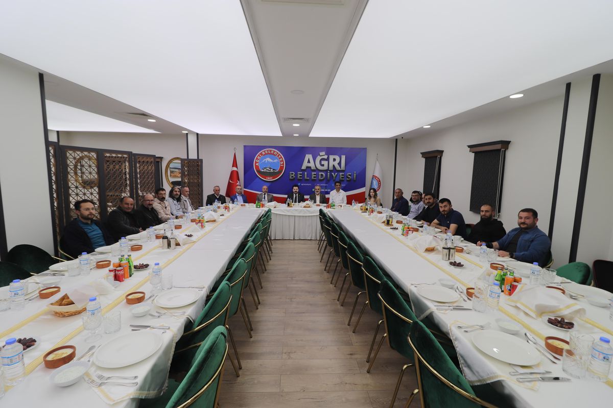 Ağrı Belediye Başkanı Sayan basın mensuplarıyla iftar yaptı