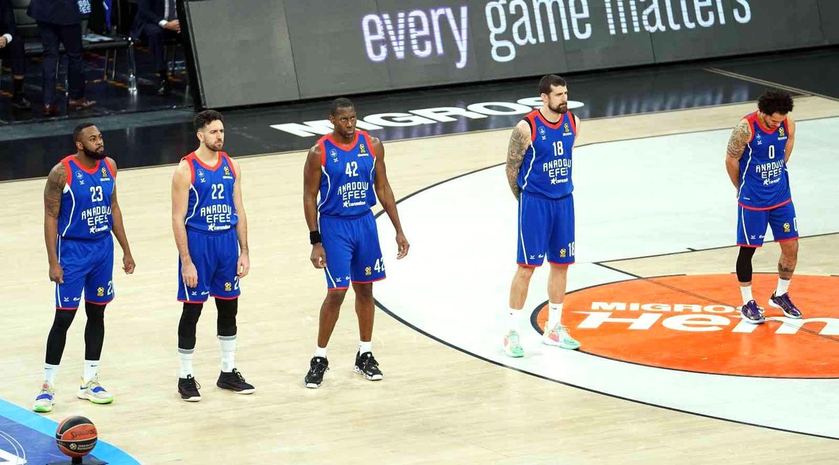 Anadolu Efes, Milano deplasmanında
