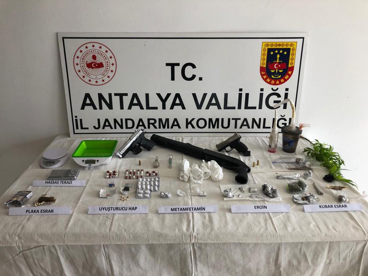 Antalya\'da uyuşturucu operasyonunda 13 şüpheli yakalandı