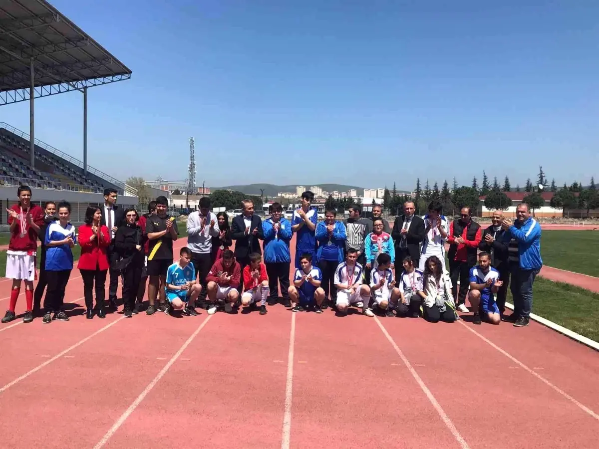 Bandırmalı özel sporcular madalyaları topladı