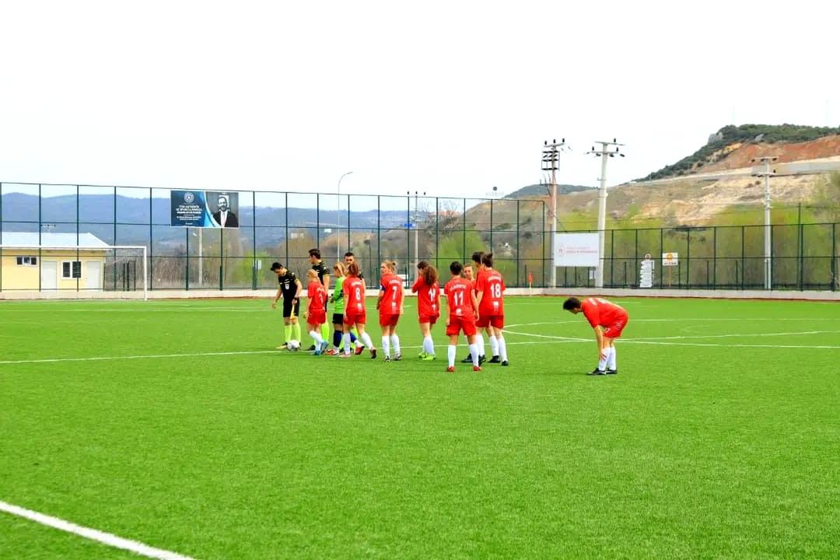 Bilecikspor Kadın Futbol Takımı rakibine gol oldu yağdı