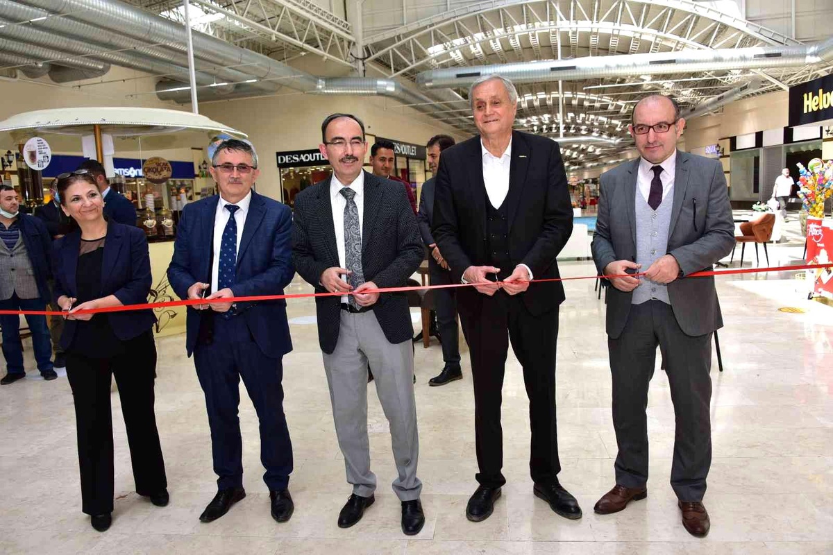 Bozüyük\'te 23 Nisan Tipografi Afiş Sergisi düzenlendi
