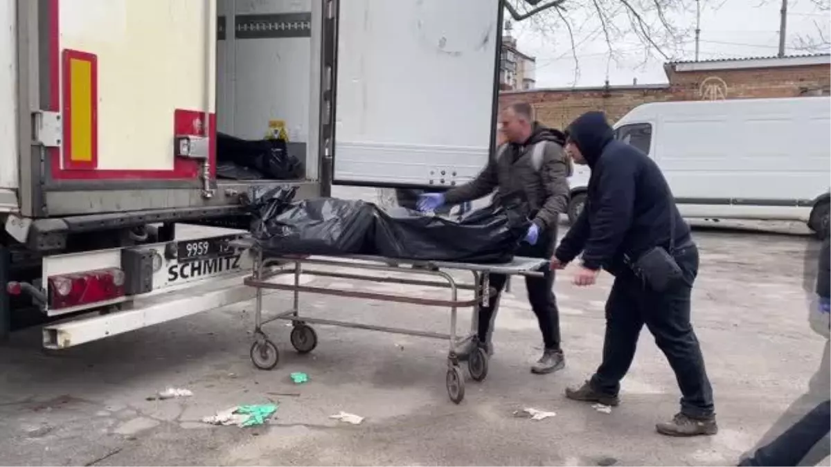 Buça'da kimlikleri tespit edilen cesetler dini törenin ardından defnediliyor