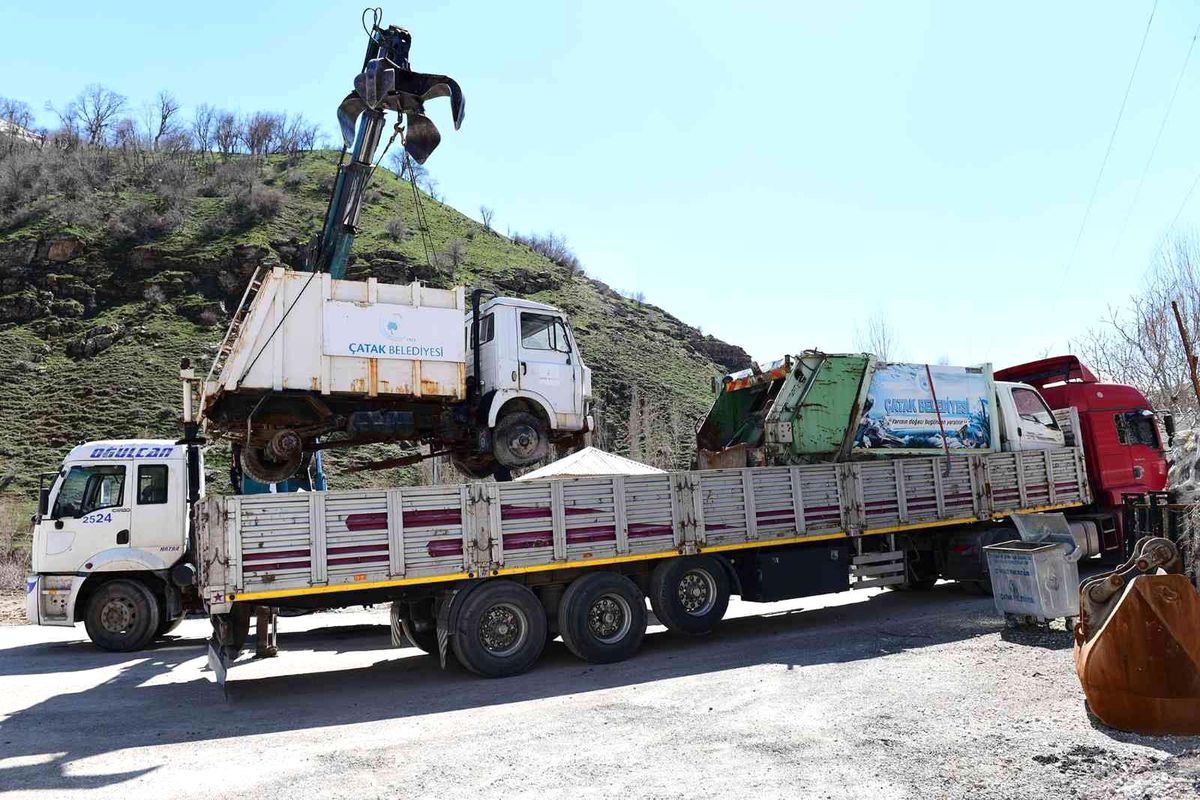 Çatak Belediyesi hurda araçlarını MKE\'ye devretti