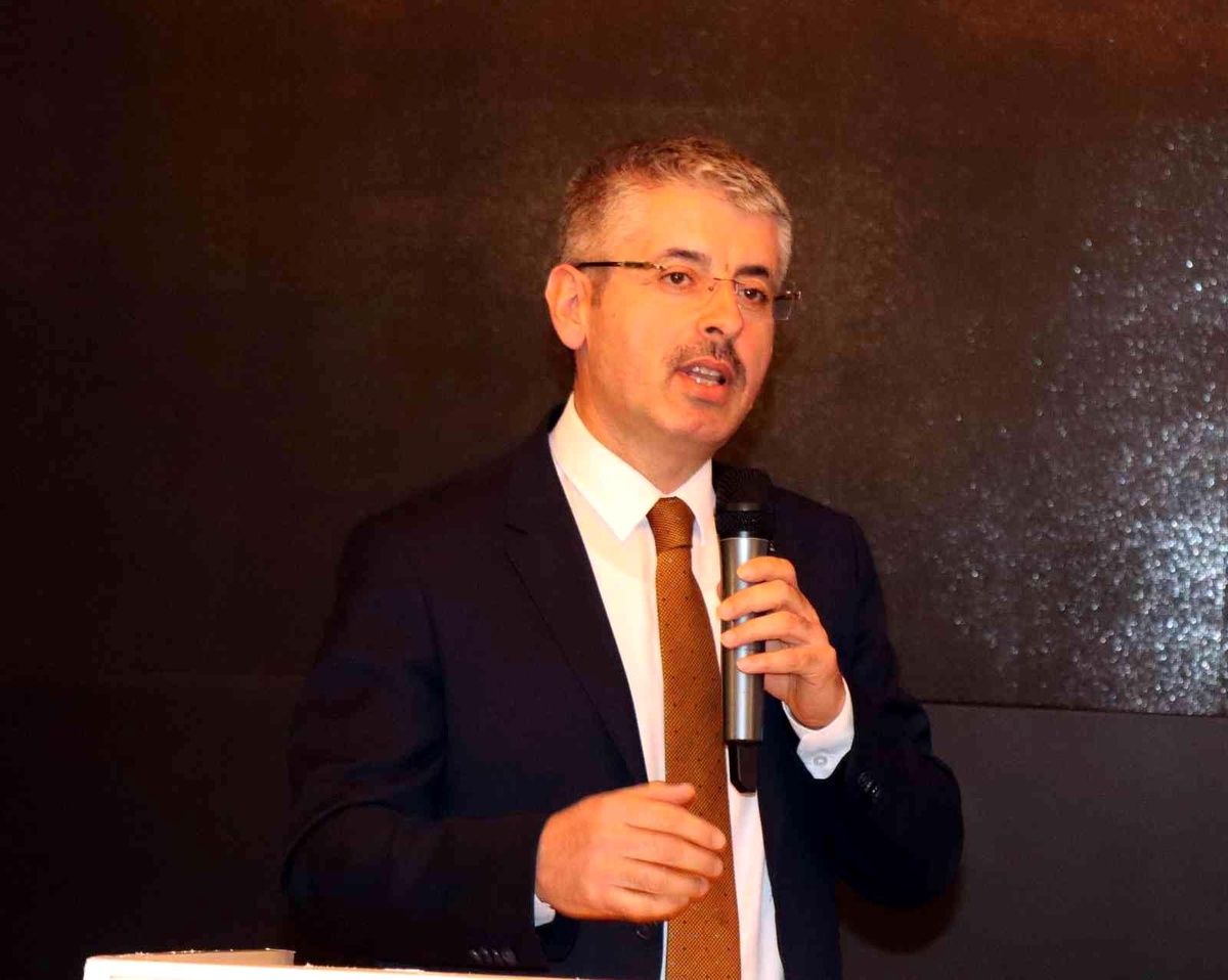 Çopuroğlu: "Vekillerimiz hür iradesiyle çıkıp istediğini söyleyebilir"