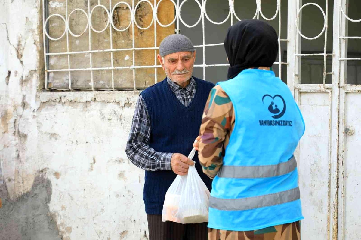 Diyarbakır\'da kursiyerlerin hazırladığı yemekler ihtiyaç sahiplerine ulaştırılıyor