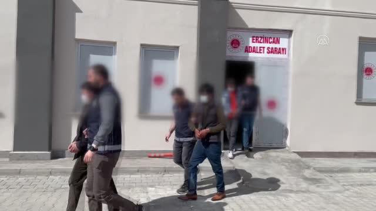 Düzensiz göçmenlere sahte kimlik çıkaran 3 organizatör tutuklandı