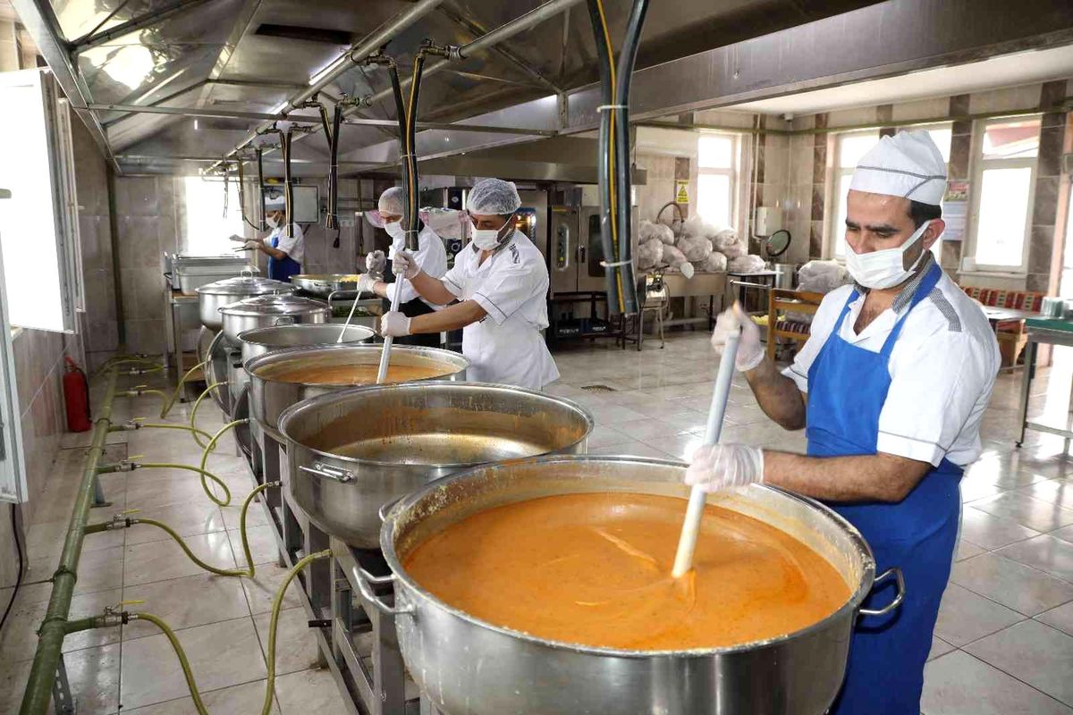 Son dakika haberleri... Elazığ'da dev kazanlar iftar yemekleri için kaynıyor