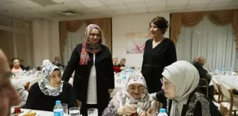 Emine Erdoğan'dan huzurevi sakinlerine sürpriz ziyaret