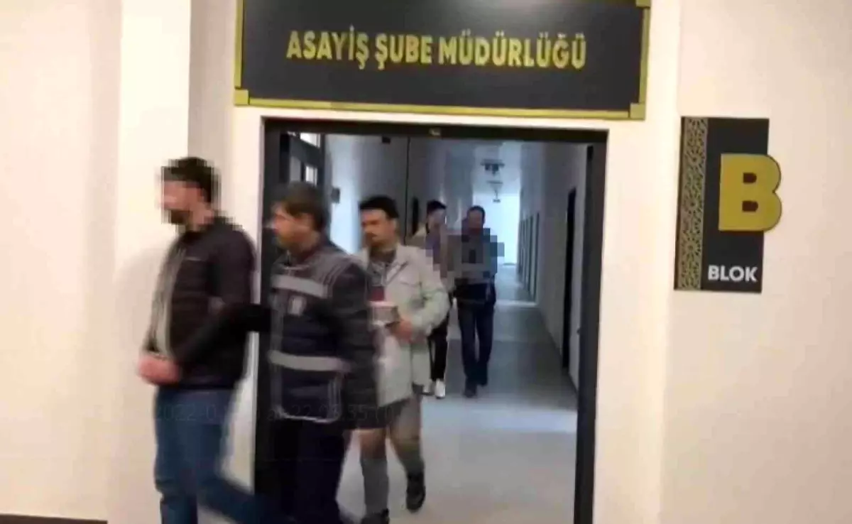 İş yeri malzemesi ve laptop çalan iki şahıs tutuklandı