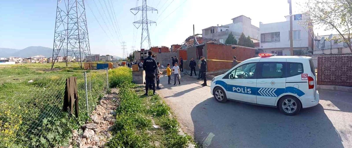 İzmir\'deki pompalı tüfekli cinayette yeni gelişme: Oğul tutuklandı, baba ise her yerde aranıyor