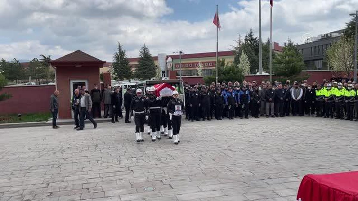 Son dakika haberi! Kalp krizi geçiren polis son yolculuğuna uğurlandı