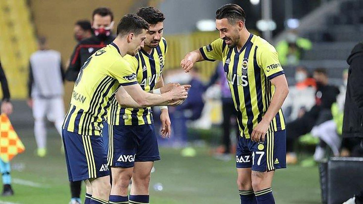 Fenerbahçe'de karar verildi! Ozan Tufan'ın 'çubuklu forma' masalı bitti