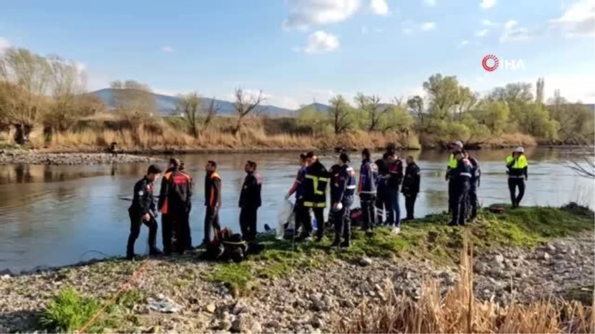 Kayseri\'de feci kaza: Irmağa uçan otomobilden karı kocanın cansız bedeni çıkarıldı