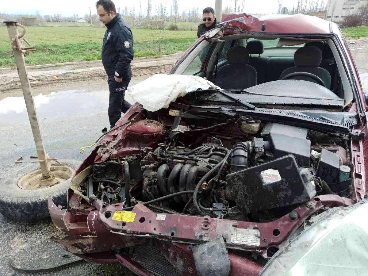 Kazada hurdaya dönen otomobilde kimsenin burnu bile kanamadı