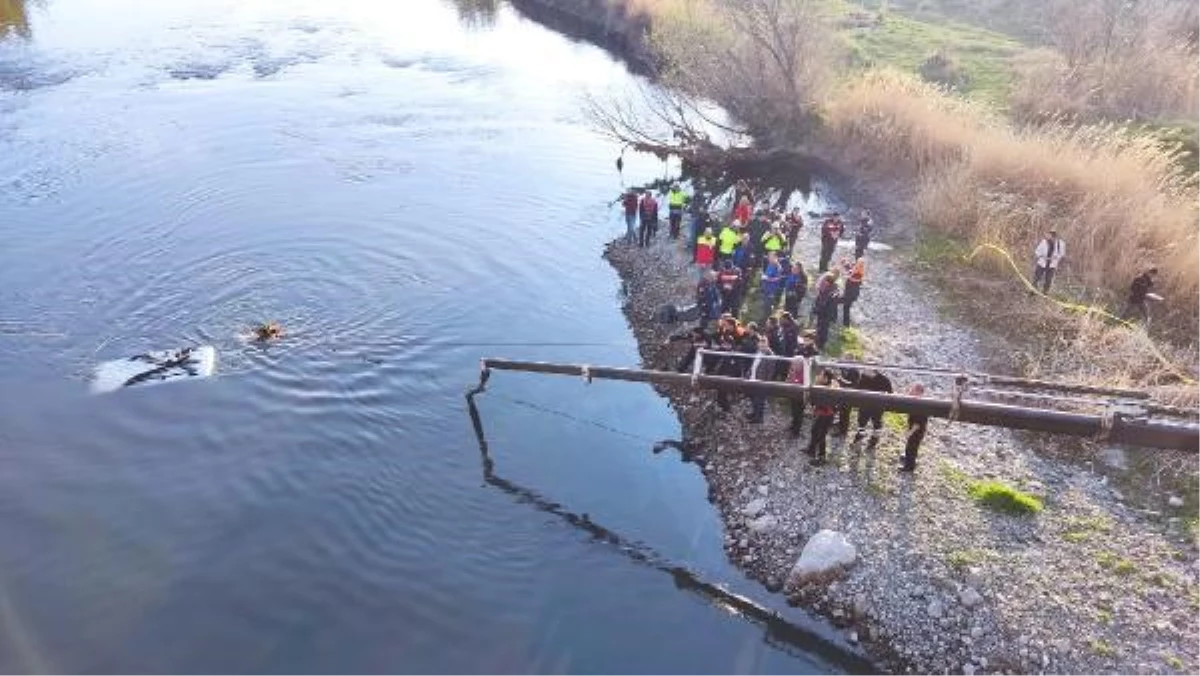 Kızılırmak Irmak Nehri\'ne uçan araçtaki karı-koca hayatını kaybetti!