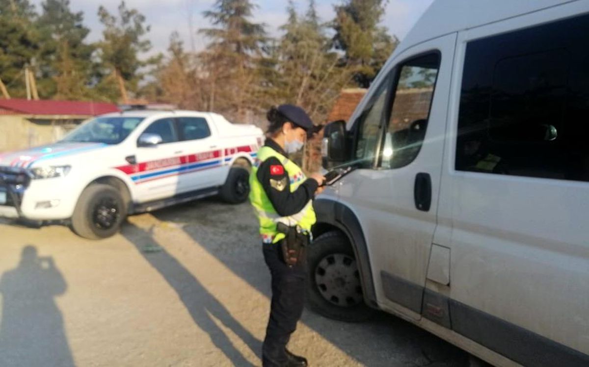 Kuralları ihlal ettiği tespit edilen 9 sürücüye toplamda 10 bin 773 TL para cezası