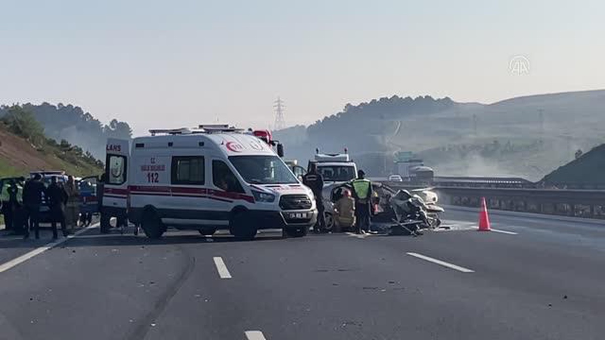 Son dakika haberleri! Kuzey Marmara Otoyolu\'nda otomobilin tıra çarptığı kazada 1 kişi öldü