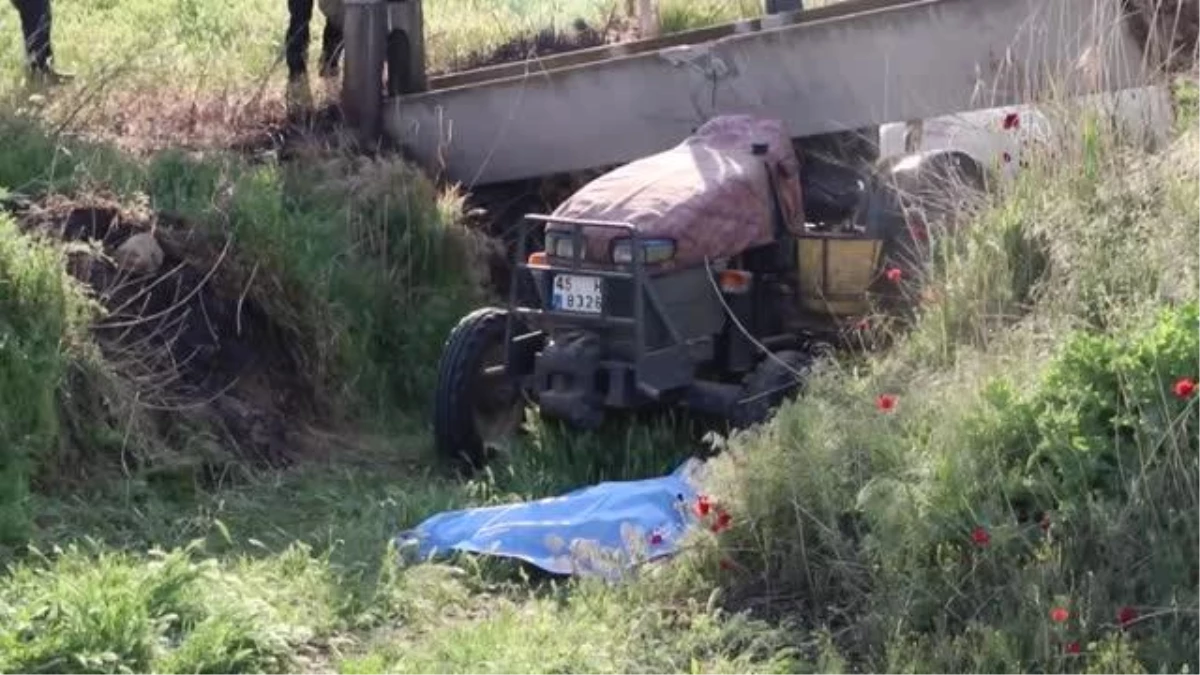Manisa\'da çarptığı kanalet üzerine devrilen traktör sürücüsü hayatını kaybetti
