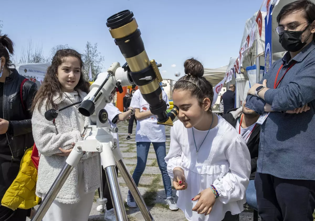 Meclis'te düzenlenen etkinliklerde çocuklar hem eğlendi hem de öğrendi