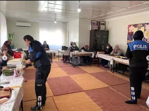 Polis ekipleri mahallelerde bilgilendirici broşür dağıttı