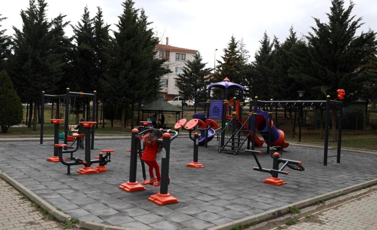 Pursaklar\'da vatandaşlar açık havada spor yapmanın keyfini çıkarıyor