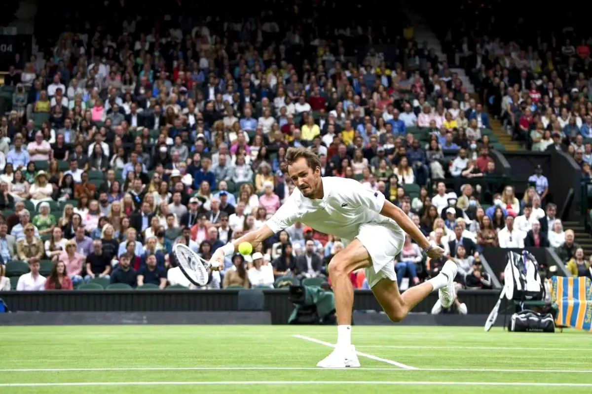 Rus ve Belaruslu oyuncular Wimbledon Tenis Turnuvası\'ndan men edildi