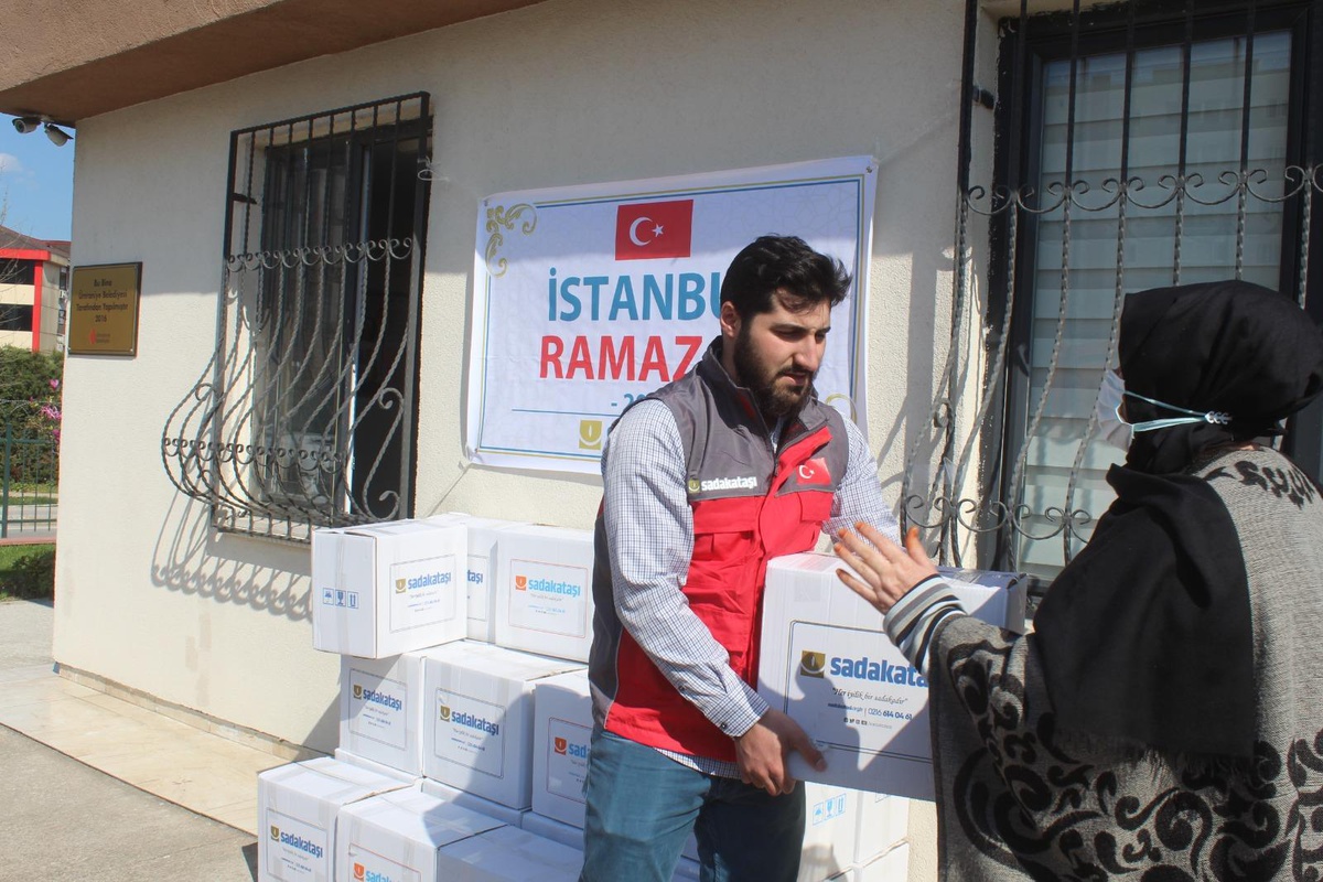 Sadakataşı Derneğinden Türkiye\'de 14 bin aileye ramazan yardımı