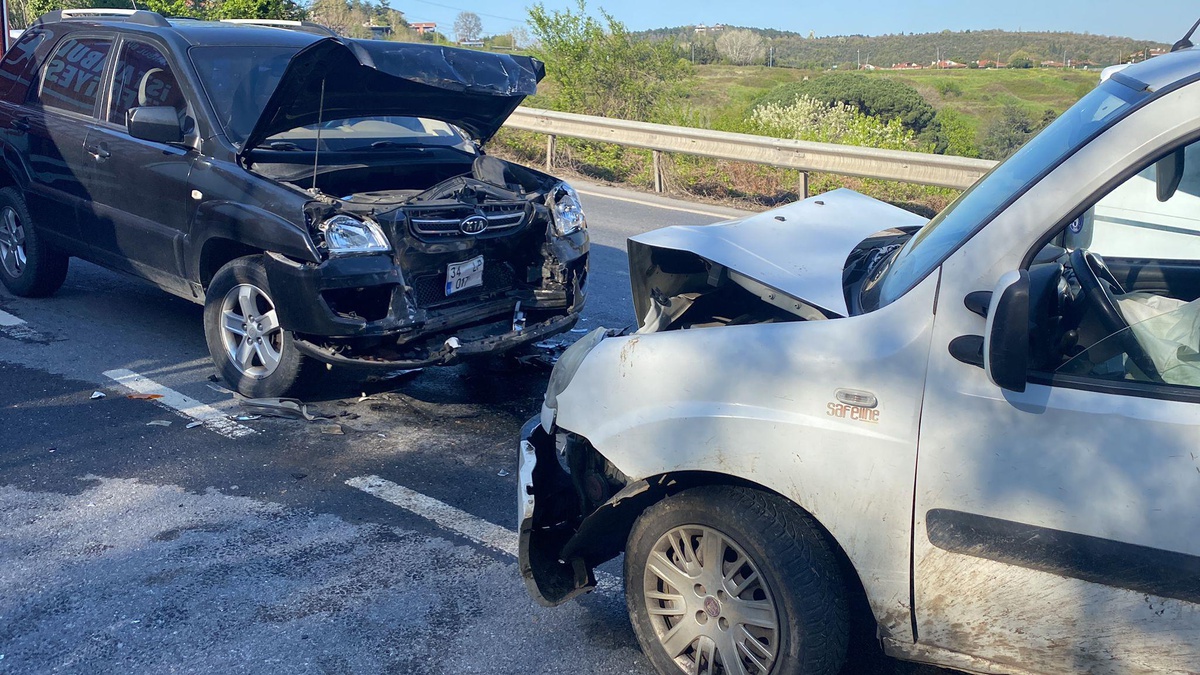 Son dakika haberi: Sarıyer\'deki trafik kazasında 3 kişi yaralandı