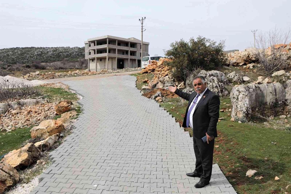 Şehitkamil kırsalında yollara parke döşeniyor