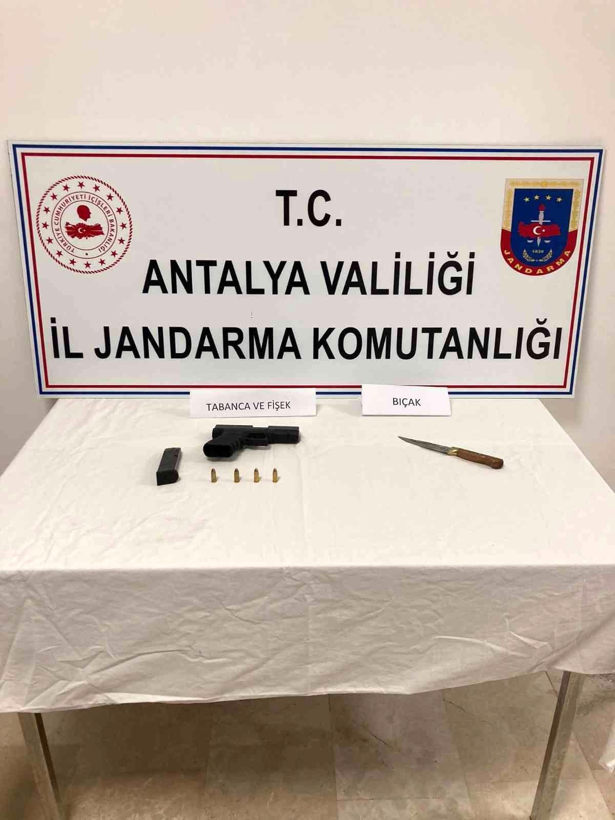 Son dakika haber... Silahla yaralamanın şüphelisi aracında yakalandı