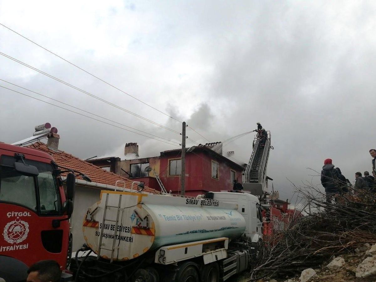 Son dakika haberi: Simav\'da korkutan yangın