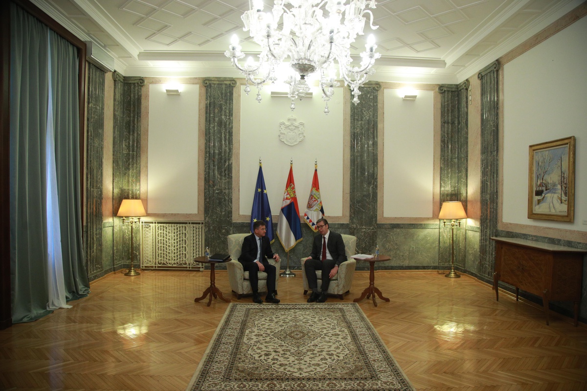 Sırbistan Cumhurbaşkanı Vucic, AB Belgrad-Priştine Diyaloğu Özel Temsilcisi ile görüştü