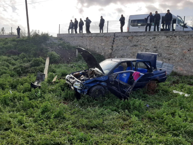 Tokat'ta tarlaya devrilen otomobildeki 4 kişi yaralandı