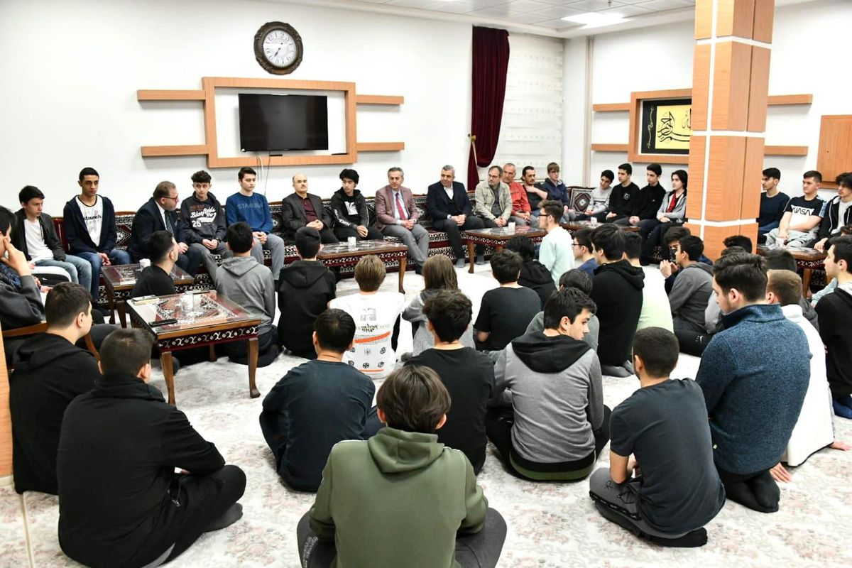 Vali Dağlı: 'Öğrencilerimiz kendilerini iyi geliştirmeli'