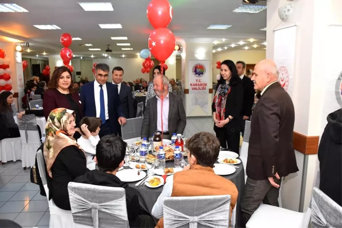 Vali Gürel koruyucu aileler ve çocuklarla iftarda bir araya geldi