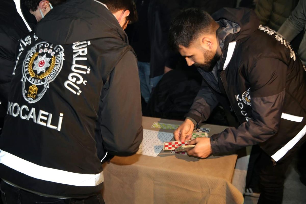 Yapılan denetimlerde aranan 4 şahıs yakalandı