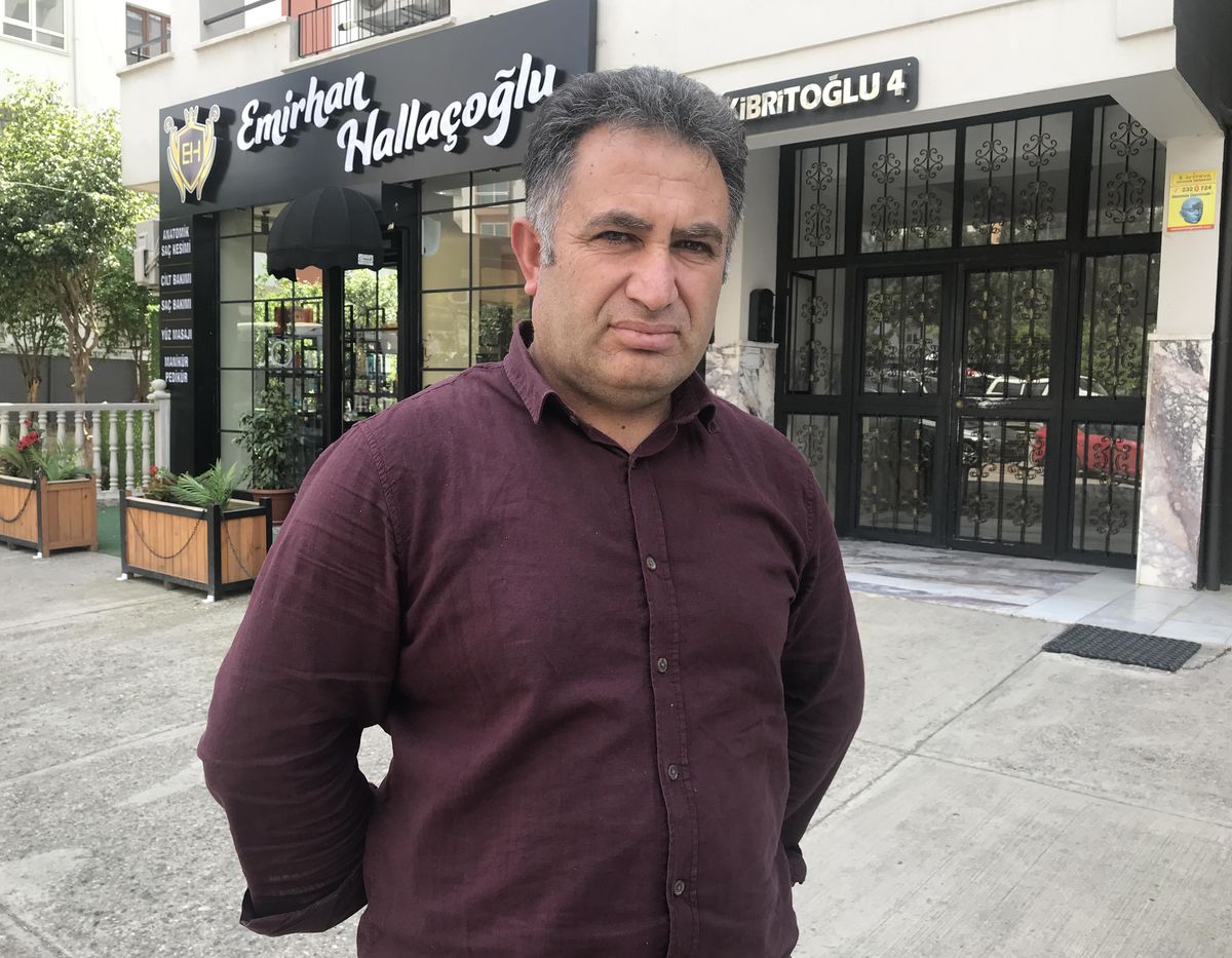 Adana\'da kapkaç mağduru kadının yerde sürüklenmesi güvenlik kamerasında