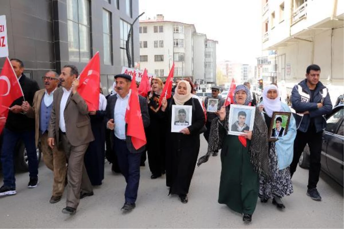 AİLELERİN HDP ÖNÜNDEKİ EYLEMİNE GAZİLER VE ŞEHİT AİLELERİNDEN DESTEK